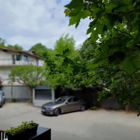 Seasons Design - Free Parking Готель