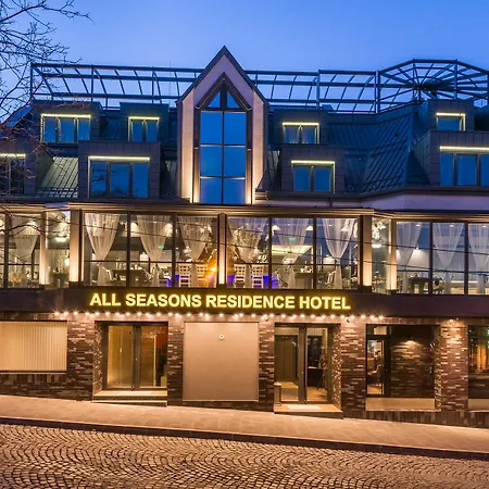 Seasons Design - Free Parking