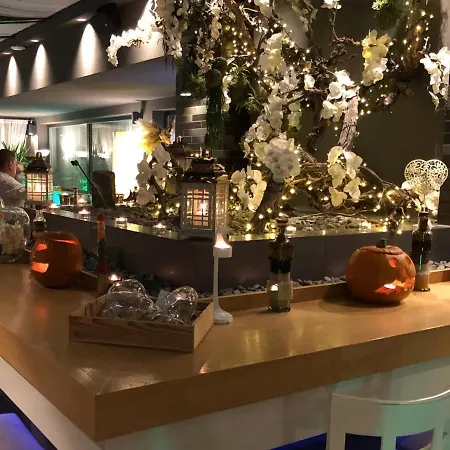 All Seasons Residence Design Hotel - Free Parking 호텔
