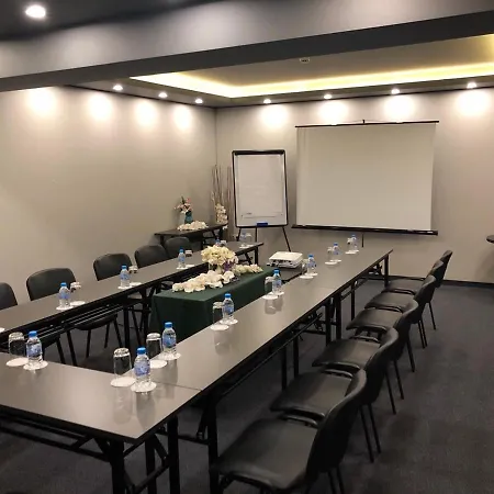All Seasons Residence Design Hotel - Free Parking 5* 소피아