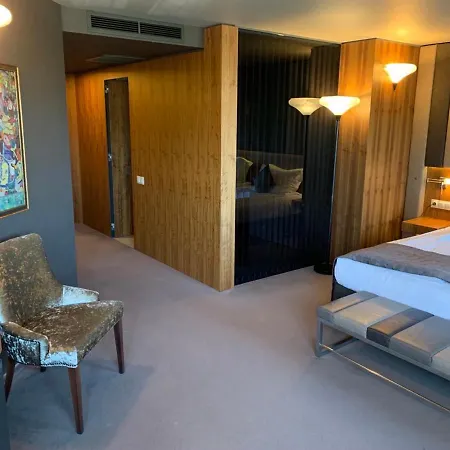 All Seasons Residence Design Hotel - Free Parking 5*