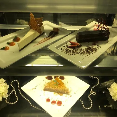 All Seasons Residence Design Hotel - Free Parking 5* 소피아
